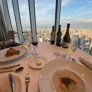 展望を眺めながら、絶品コース料理の試食をさせていただいた。どれもとても美味しくこだわりを感じた。