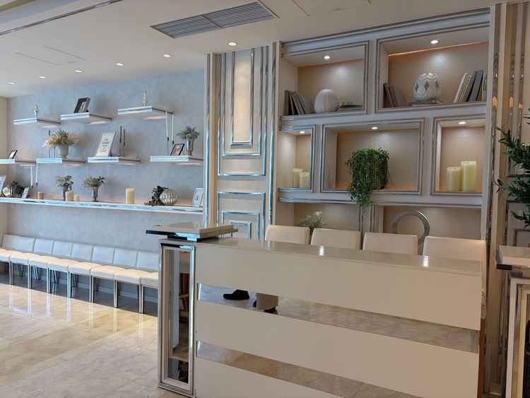 受付会場は白を基調にしていてよかった。