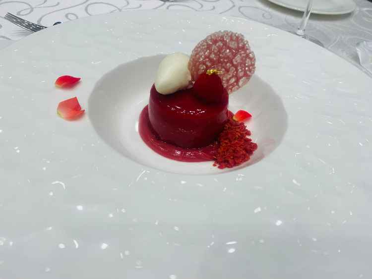 デザートは新郎新婦でそれぞれ出していただいて、実際にメニューを組み立てれるイメージが沸きました。