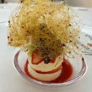 デザートには名前を書いたプレートを出していただきました