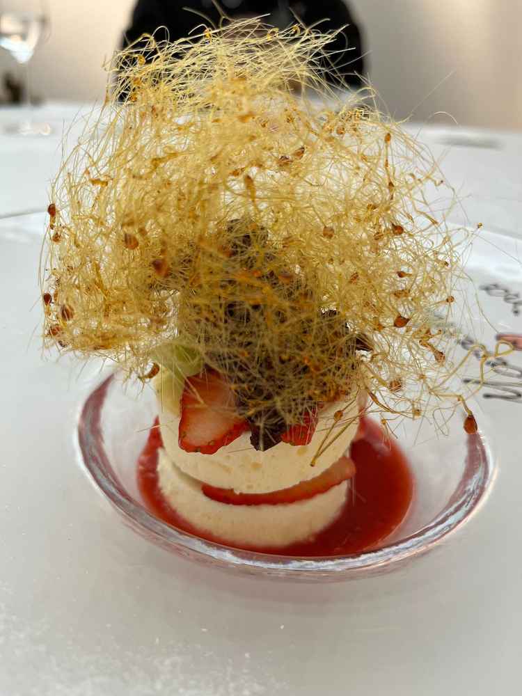 デザートには名前を書いたプレートを出していただきました