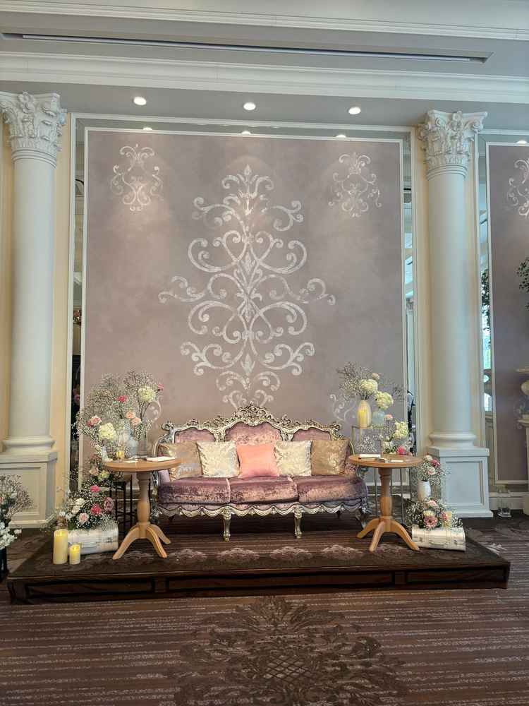 披露宴会場1。THE お姫様というような感じでした。外にはプールがありました。