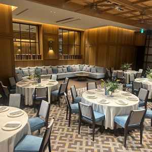 お色直し後にソファーに席を移動する事で遠くにいた親族が近くになるのも、また良いなと感じました。