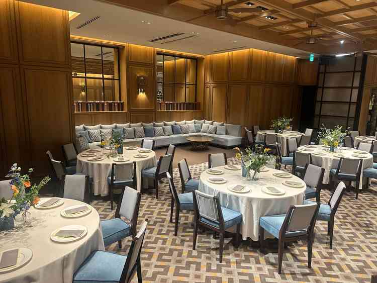 お色直し後にソファーに席を移動する事で遠くにいた親族が近くになるのも、また良いなと感じました。