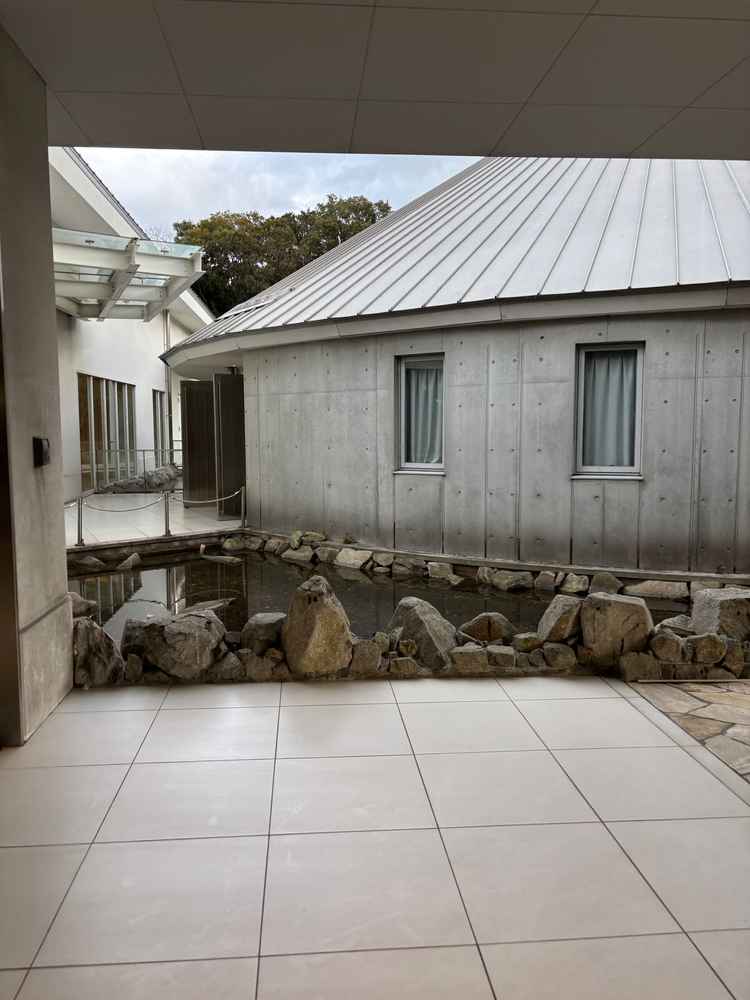 チャペルを外から見た写真