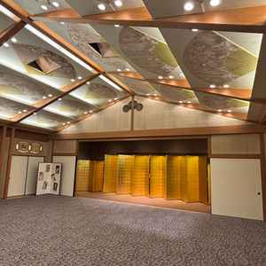 披露宴会場の金屏風が華やかでとても良かったです！