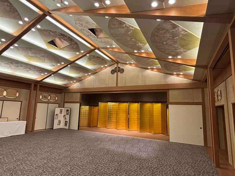 披露宴会場の金屏風が華やかでとても良かったです！
