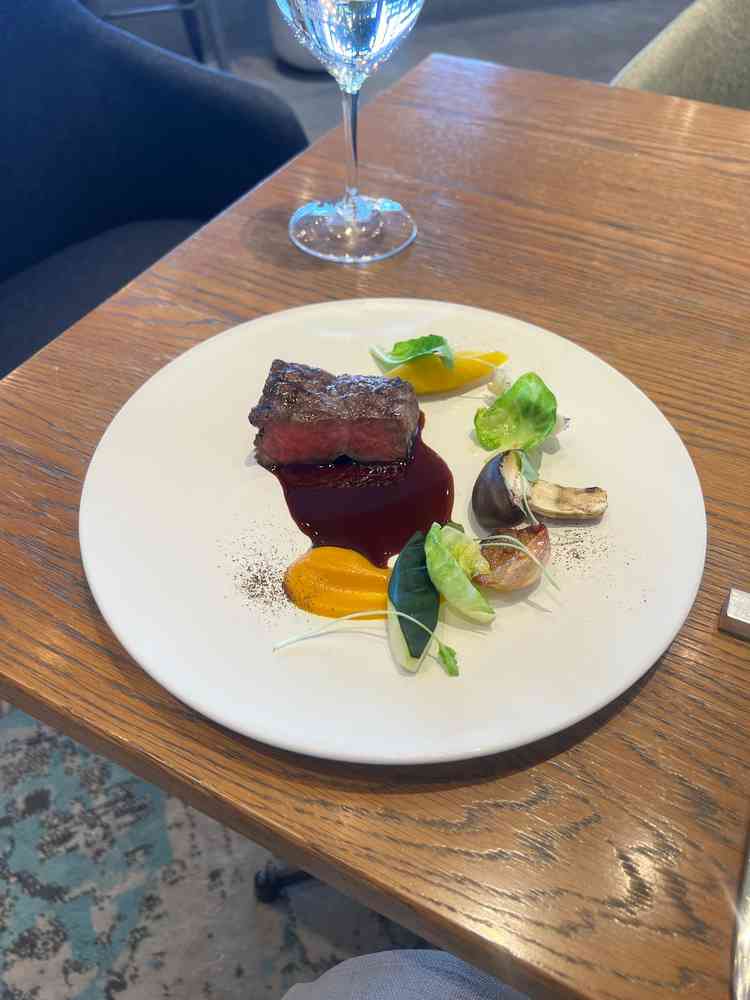 試食のメイン料理の牛フィレ肉のグリル。