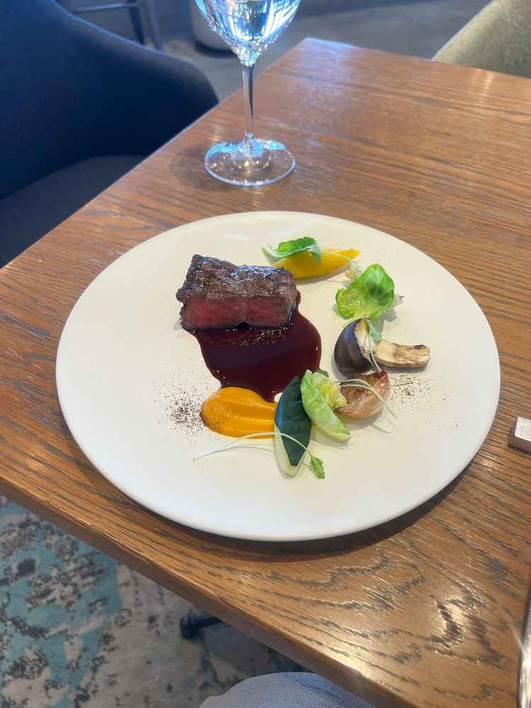 試食のメイン料理の牛フィレ肉のグリル。