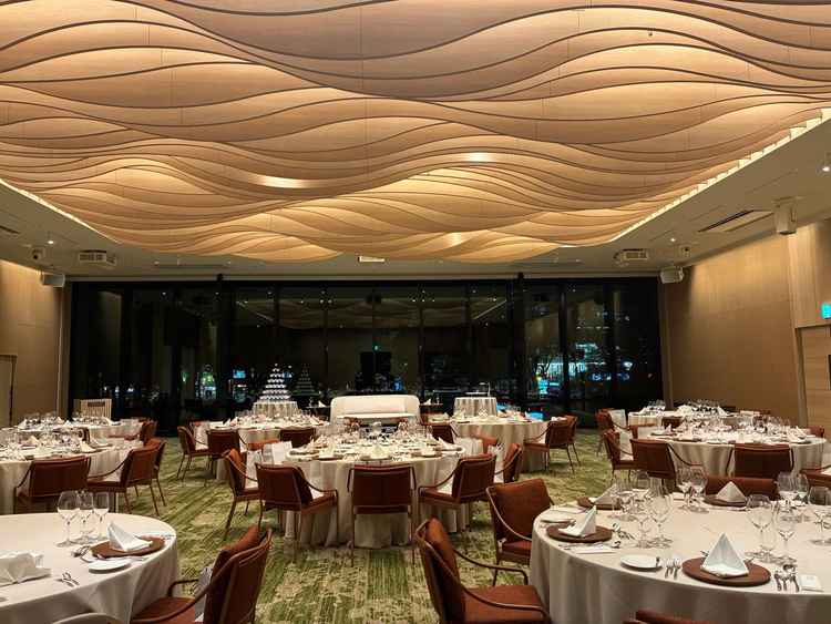 披露宴会場1つ目