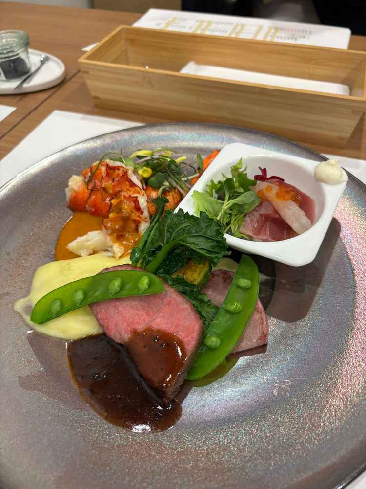 見学時の食事。美味しかったです