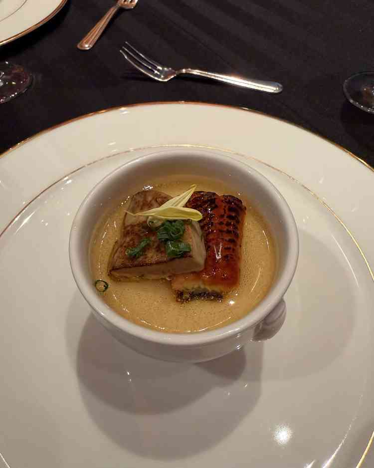 オープンキッチンのある少人数ウエディング会場。和洋折衷の美味しい料理が魅力的。