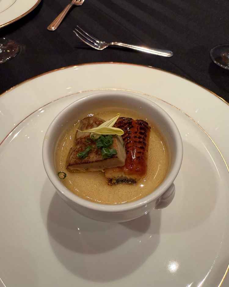 オープンキッチンのある少人数ウエディング会場。和洋折衷の美味しい料理が魅力的。