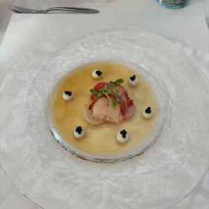 前菜です。エビがプリプリで最高でした。