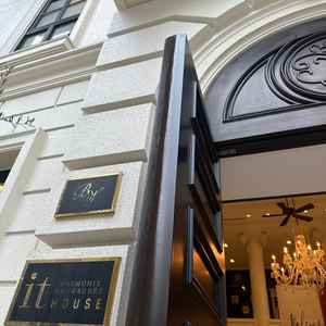 お城のような外観で清潔感があり入る前からワクワクしそうなイメージがわきました！