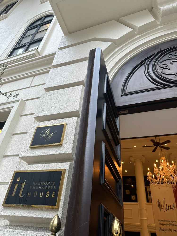 お城のような外観で清潔感があり入る前からワクワクしそうなイメージがわきました！