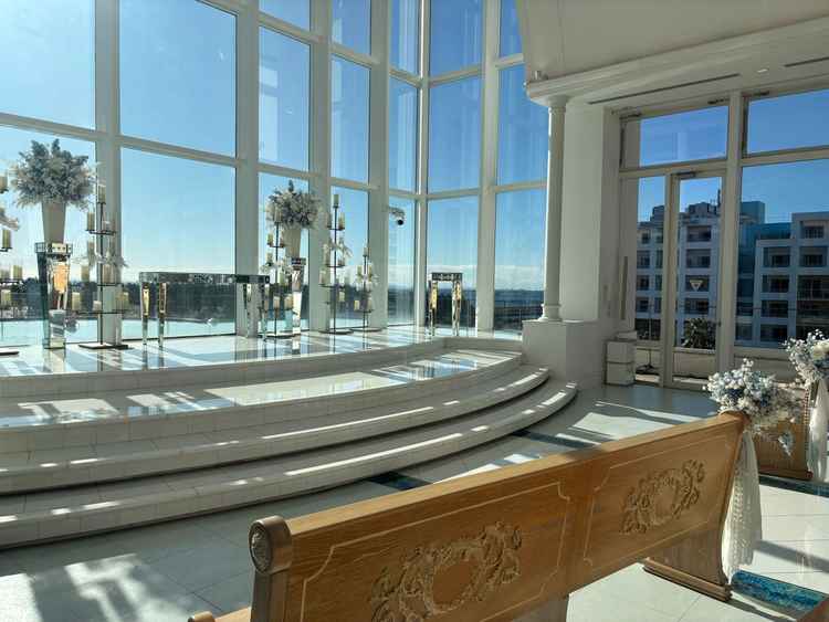 チャペル。午前中の日の光が綺麗に入ってきていました。