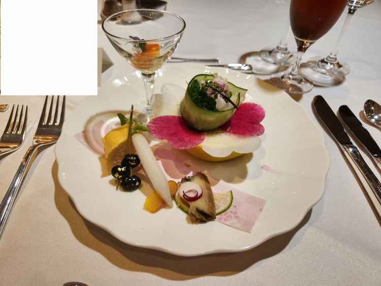 試食の前菜とお造り。アワビの酒蒸しやタイのお造りなどかなり豪華。