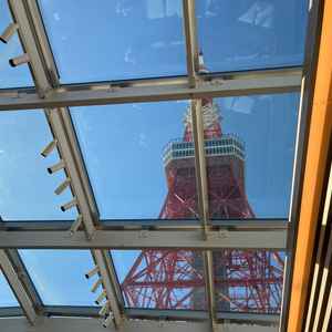 チャペルから見える東京タワー、大迫力。