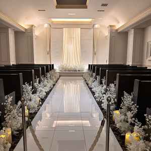 2階のチャペル、全天候型のため、照明を変えることで雰囲気を変えることができるそう。