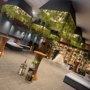 披露宴が始まる前にゲストとの時間が過ごせる場所でおしゃれでした。