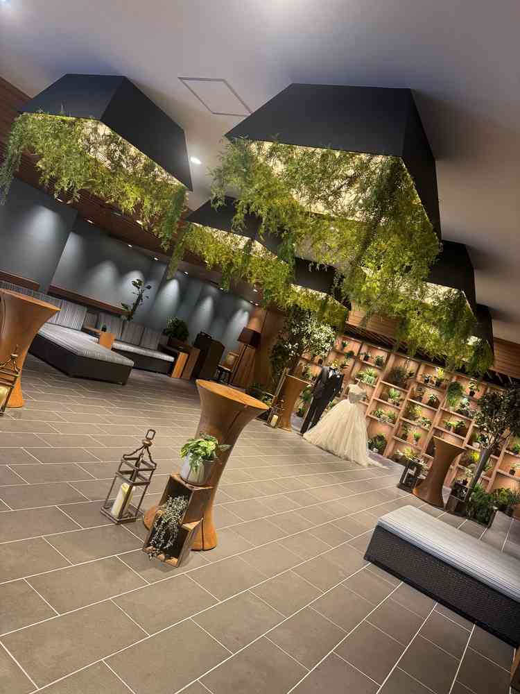 披露宴が始まる前にゲストとの時間が過ごせる場所でおしゃれでした。