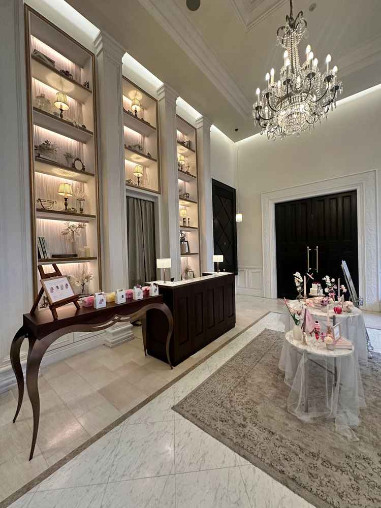 本式場のウェルカムスペースです。華やかでありながら、落ち着いた雰囲気もありました。