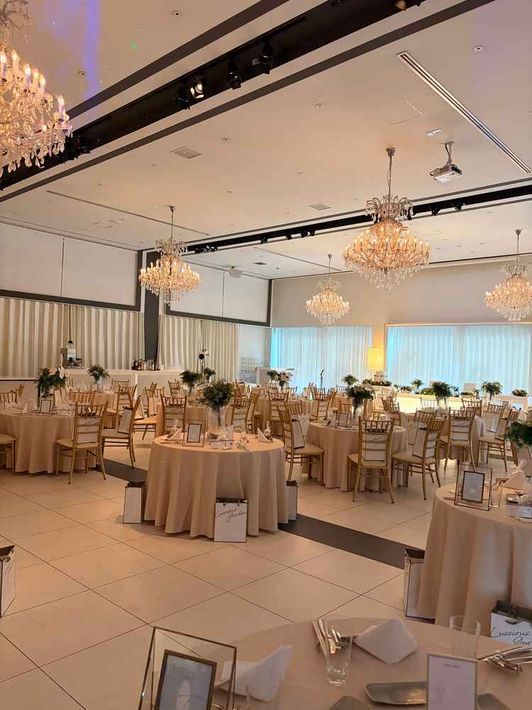 披露宴会場は広くて綺麗でした。