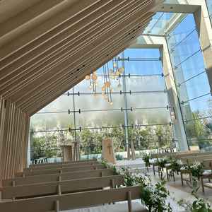 チャペル。天井8mの開放感抜群。木の香りが非常に落ち着いてよかったです。