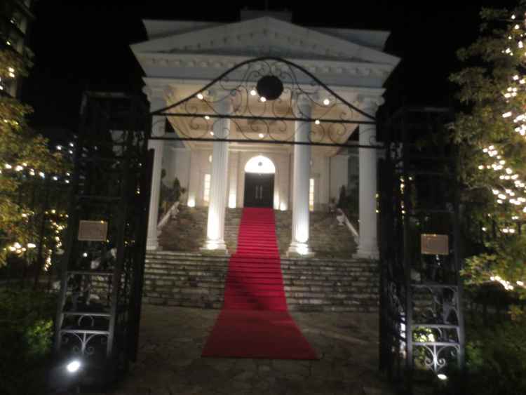 大階段は夜でも圧巻でした。