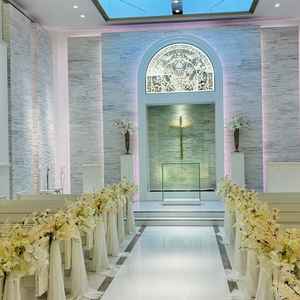 ホワイトハウスの純白チャペル 白一色で昼は天窓から光が注ぐ構造になっていた