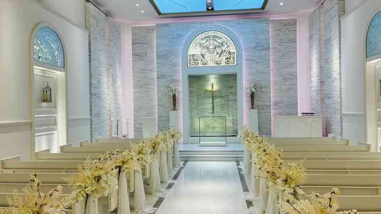 ホワイトハウスの純白チャペル 白一色で昼は天窓から光が注ぐ構造になっていた