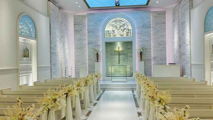 ホワイトハウスの純白チャペル 白一色で昼は天窓から光が注ぐ構造になっていた