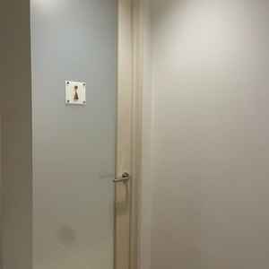 建物が全体的にきれいで、オムツ替えの台がついているところもある。
