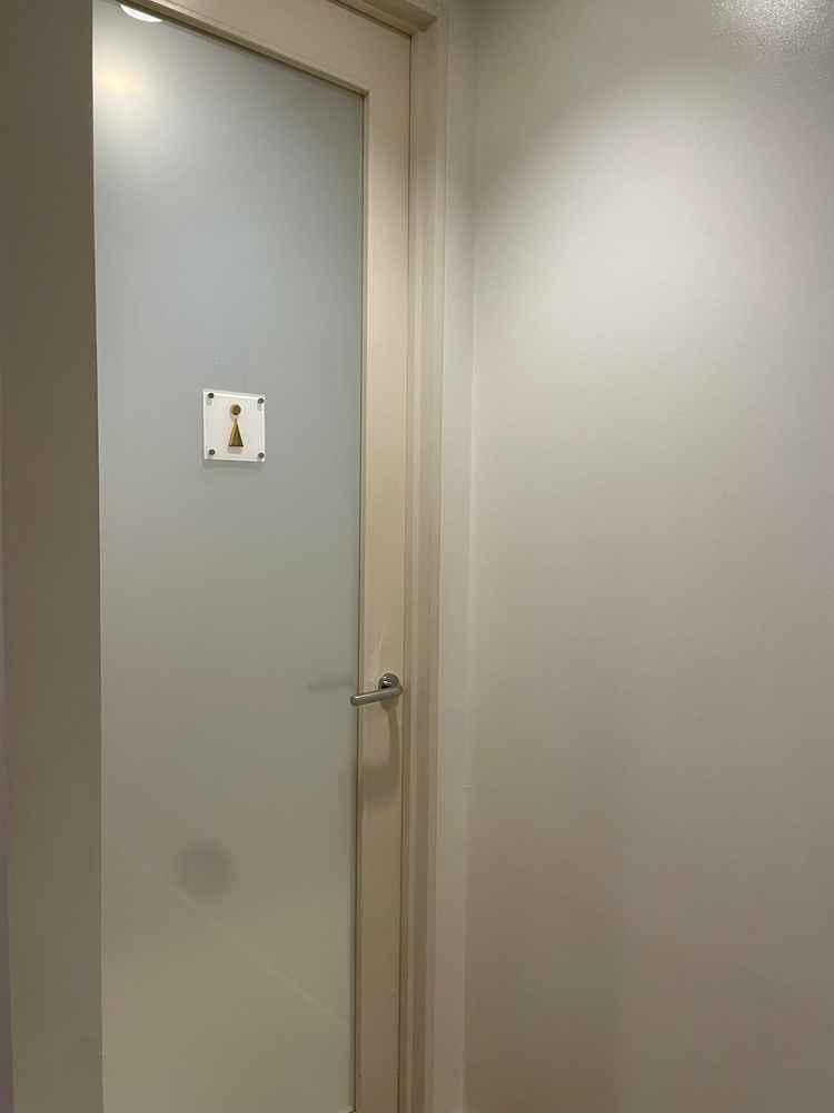 建物が全体的にきれいで、オムツ替えの台がついているところもある。