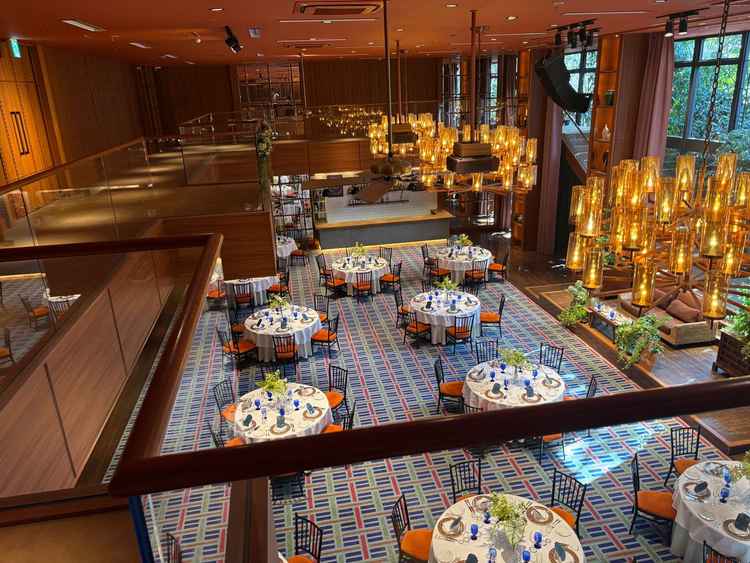 披露宴会場、3会場ある内の1番気に入りました、入場からの景色で天井が高く広々した空間