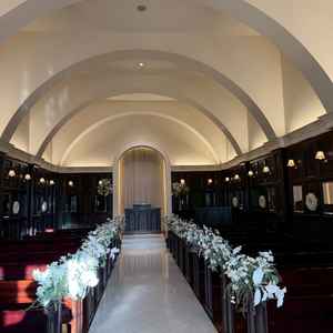 重厚感のあるチャペル。