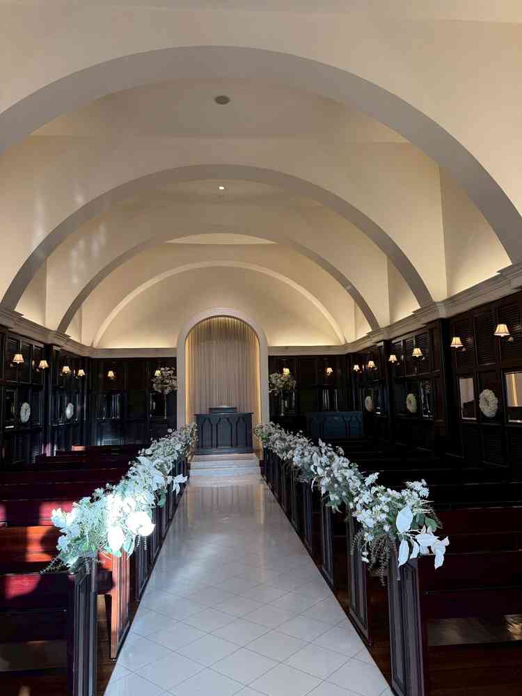 重厚感のあるチャペル。