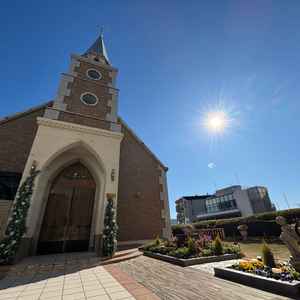 屋上にある室外チャペル。天気が良い日に挙げられればとてもいい思い出になると思う。鐘の音もきれい