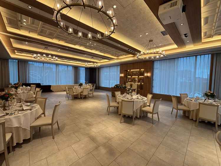 フォーマルで上品。温かみのある落ち着いた雰囲気。