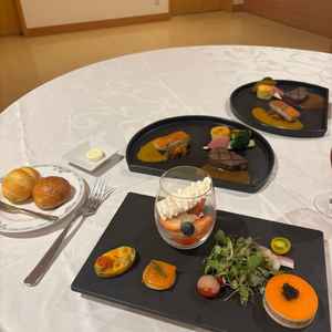 式場の見学前に試食をしました。お料理の見た目の華やかさ、味もどれも美味しく頂きました。
