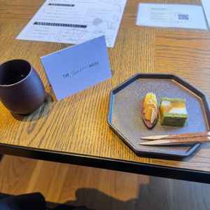 最初席についたときに美味しいお茶と和菓子をだしていただけて、最初から印象がよかったです