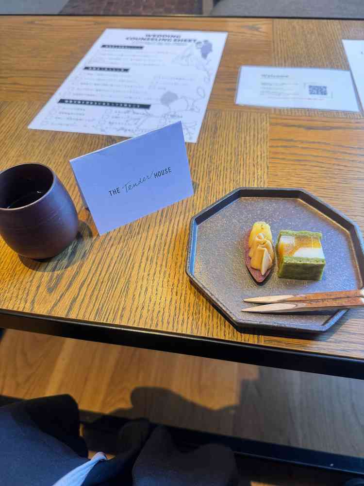 最初席についたときに美味しいお茶と和菓子をだしていただけて、最初から印象がよかったです