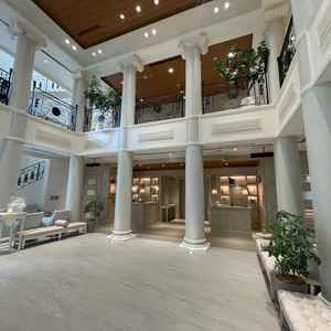 ウェルカムスペースの写真。一軒家邸宅のような雰囲気があり、広々としていてとても素敵でした。