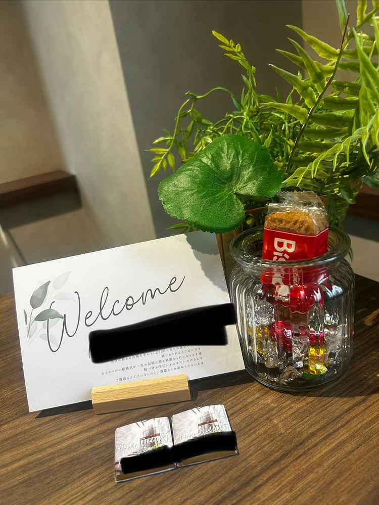 ウェルカムボードとチョコレートに夫婦の名前をプリントしてくれて歓迎されてる気分になれました。
