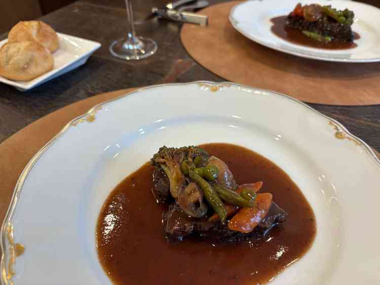 当日ご用意いただけるお肉です。あたたかいうちに料理を楽しめる点が魅力的でした。