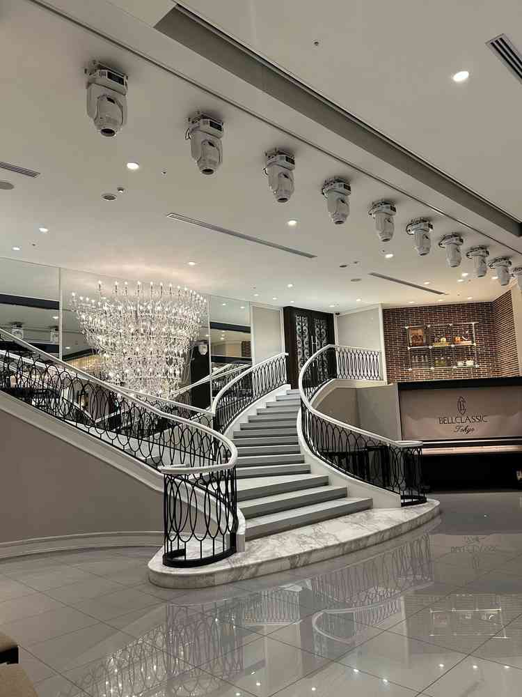 別の披露宴会場。この階段のインパクトが凄く魅力的でした。