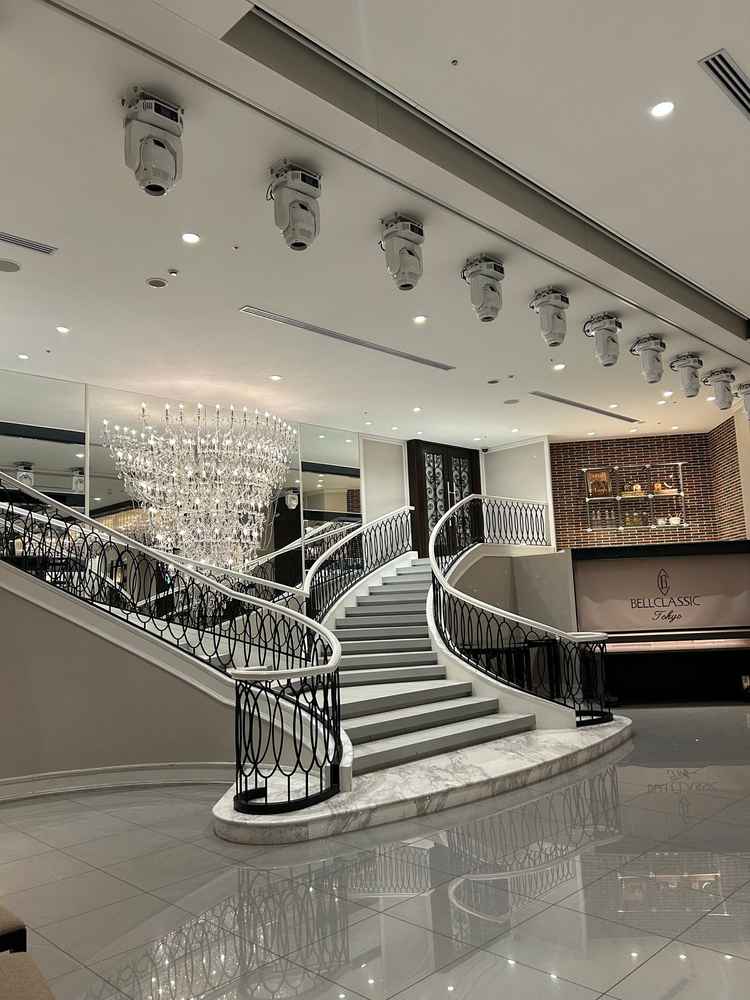 別の披露宴会場。この階段のインパクトが凄く魅力的でした。