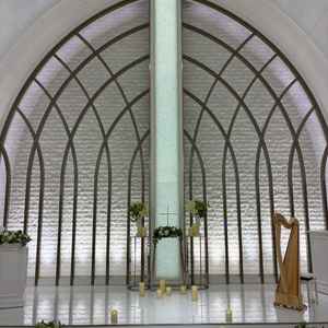 チャペル②真っ白で天井が高くとても理想的でした。