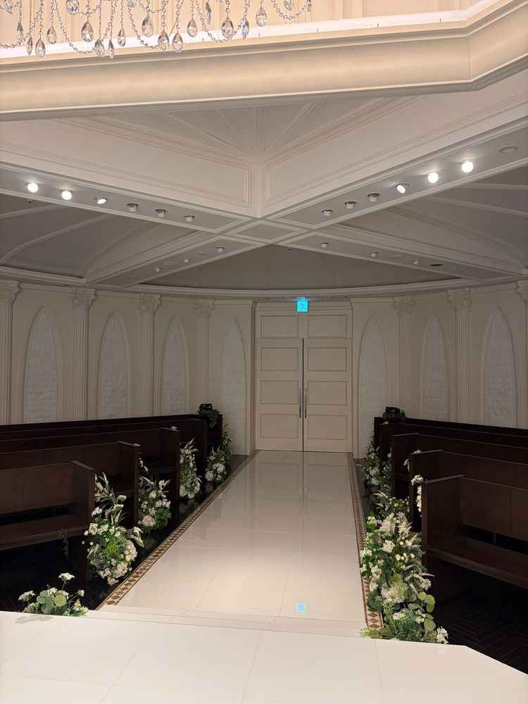 チャペルです。どの席からもよく見えるように斜めの席配置になっていると教えていただきました。